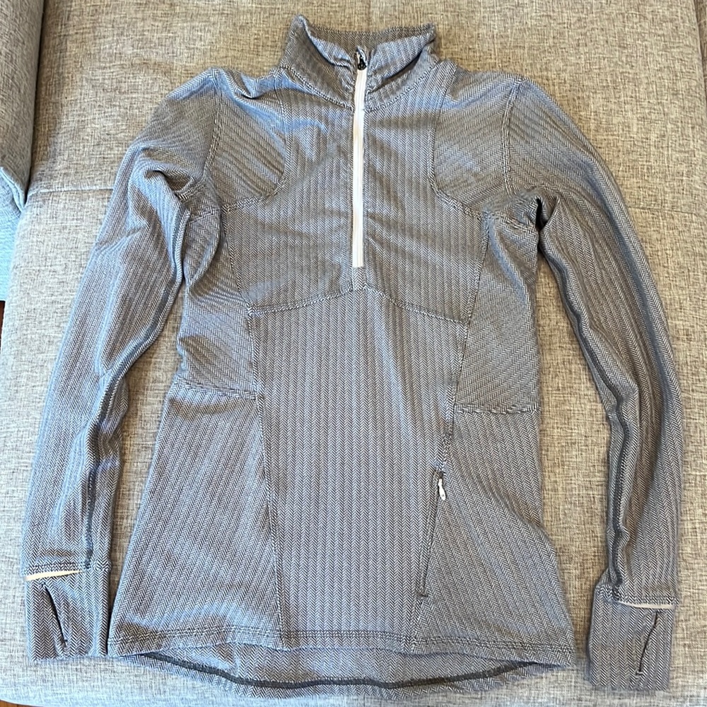 Lululemon long sleeve Half Zip. Size 6, EUC